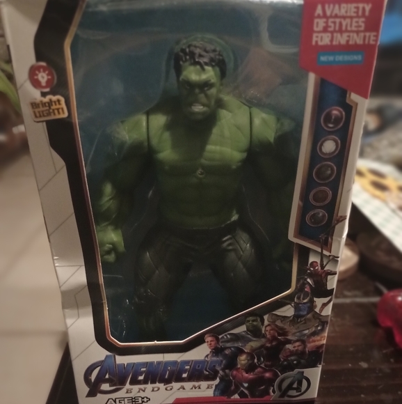Avengers action figures - Picture 1 of 2